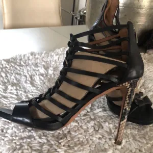 🛍️ COACH Black Leather Snakeskin Threaded Open Toe Heeled Sandals
