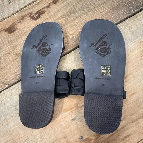 🖤 Free People Winding River Sandal in Black sizes 8 and 9.5 Available