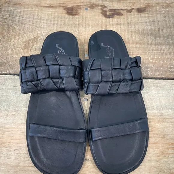 🖤 Free People Winding River Sandal in Black sizes 8 and 9.5 Available