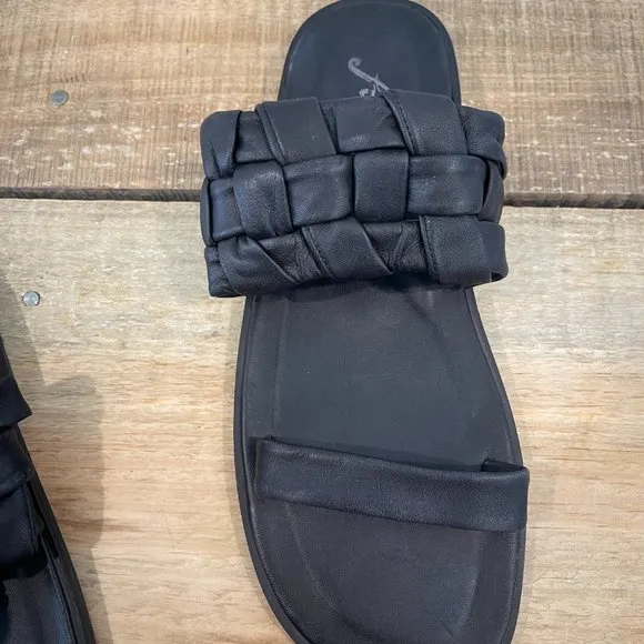 🖤 Free People Winding River Sandal in Black sizes 8 and 9.5 Available