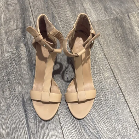 • Vince • Nolan T Strap Wedge Leather Sandals Open Toed Matte Tan / Cream 8.5