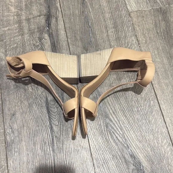 • Vince • Nolan T Strap Wedge Leather Sandals Open Toed Matte Tan / Cream 8.5