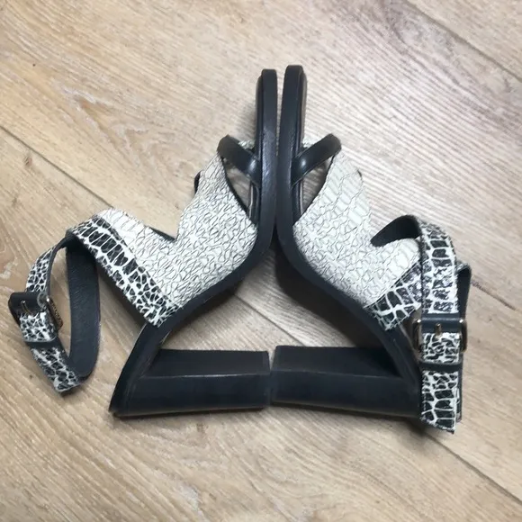 10 Crosby Derek Lam BNW Shirin Sandals Size 6