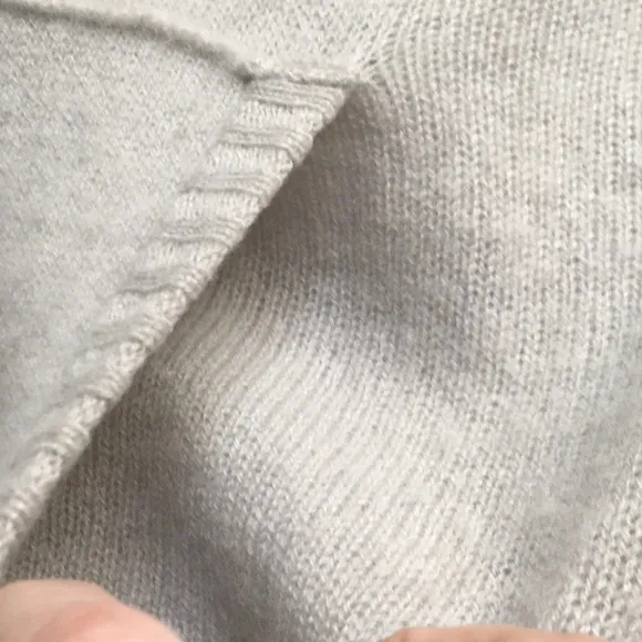 27 MALIBU/GRAY-CASHMERE PONCHO HOODIE