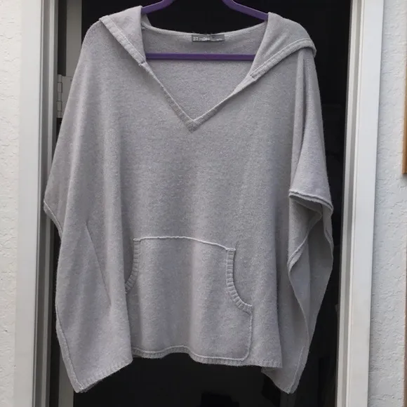 27 MALIBU/GRAY-CASHMERE PONCHO HOODIE