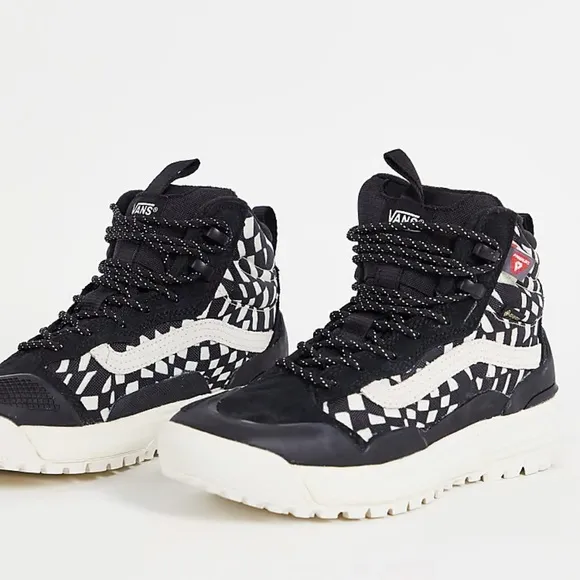 #44❤️ BNWT Vans UltraRange EXO Hi GTX checked sneakers in black