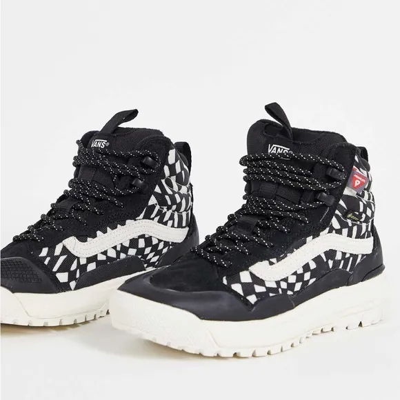 #44❤️ BNWT Vans UltraRange EXO Hi GTX checked sneakers in black