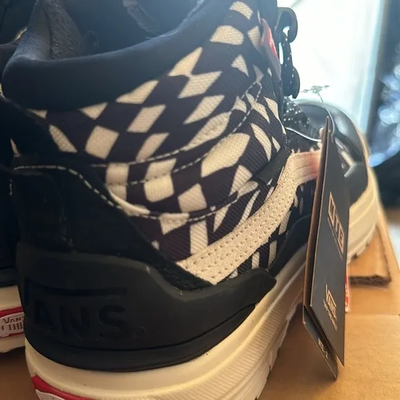 #44❤️ BNWT Vans UltraRange EXO Hi GTX checked sneakers in black