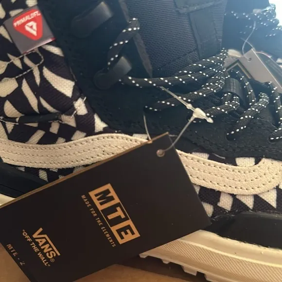 #44❤️ BNWT Vans UltraRange EXO Hi GTX checked sneakers in black