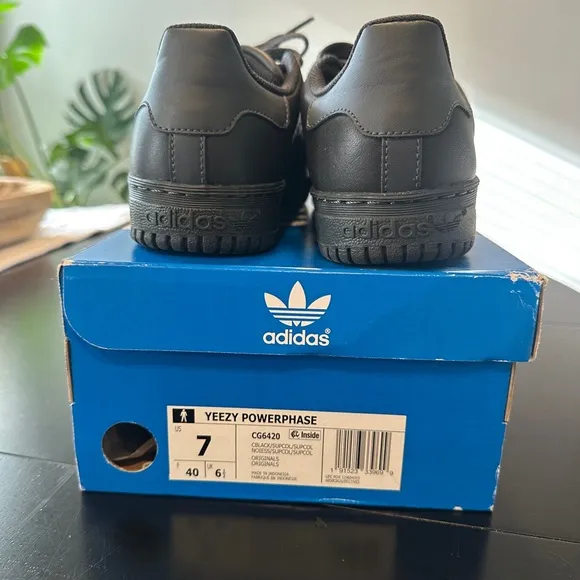 Adidas Black Sneakers Classic Sporty Design
