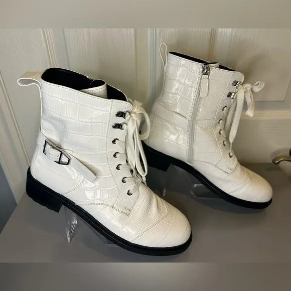 “Aerosoles” Women’s White Lace Up Ankle Boots w/Side Zipper&amp; Chunky Sole Size 10