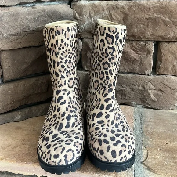 Alegria Chalet Savage Mid Calf Sherpa Lined Leopard Print Boots / SZ 38 or 8-8.5