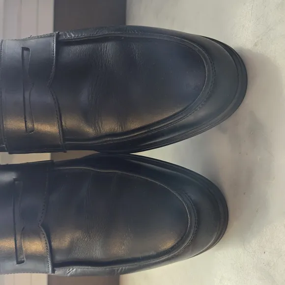 Allen Edmonds Black Penny Loafers Sleek Leather Design