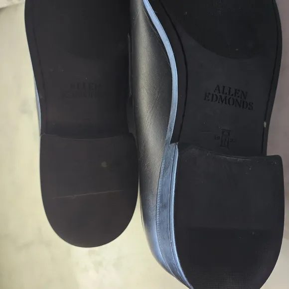 Allen Edmonds Black Penny Loafers Sleek Leather Design