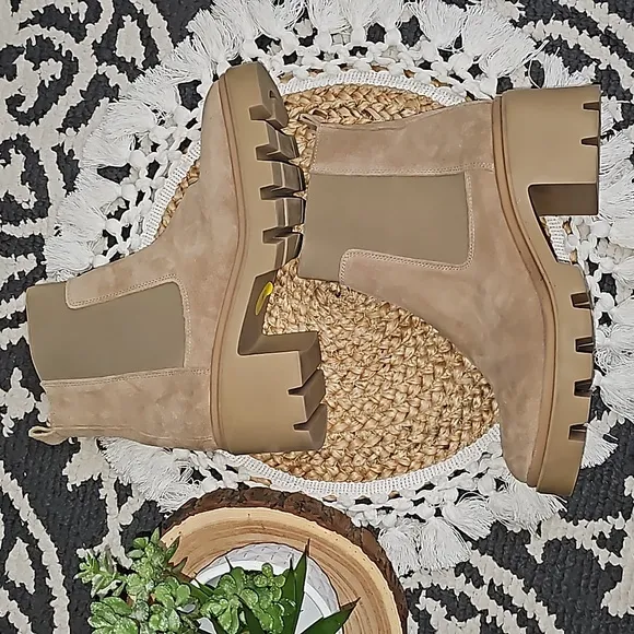 Antonio de Faria Tara Chunky Tan Chelsea Boots Sz 9 EUC Capsule Wardrobe Chunky