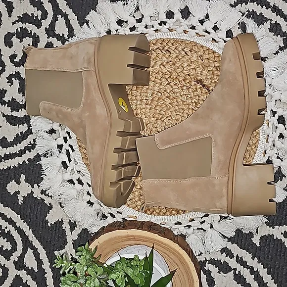 Antonio de Faria Tara Chunky Tan Chelsea Boots Sz 9 EUC Capsule Wardrobe Chunky