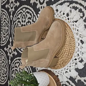 Antonio de Faria Tara Chunky Tan Chelsea Boots Sz 9 EUC Capsule Wardrobe Chunky