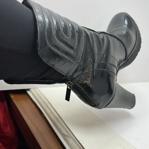 Aquatalia Sz 9 Black Patent Leather Mid Calf Back Zip Heel Boot