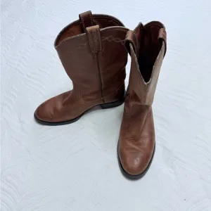 Ariat Heritage Roper Women’s Brown Leather Cowboy Boots. Size 9