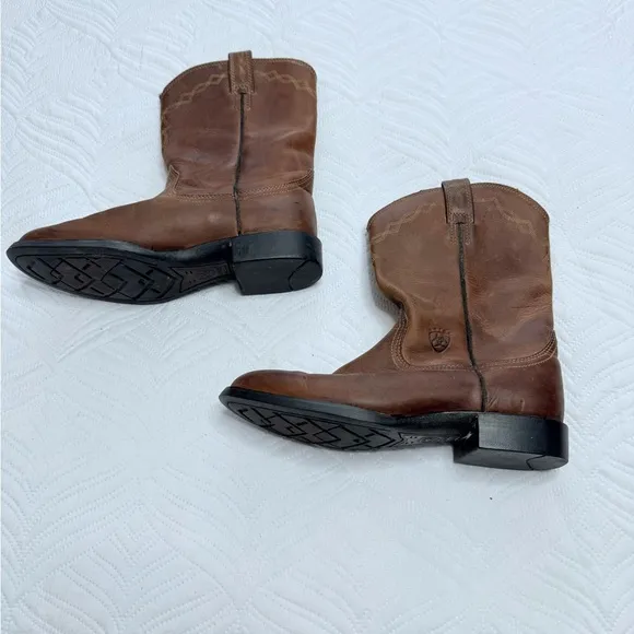 Ariat Heritage Roper Women’s Brown Leather Cowboy Boots. Size 9