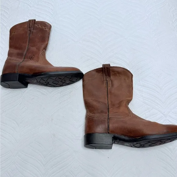 Ariat Heritage Roper Women’s Brown Leather Cowboy Boots. Size 9