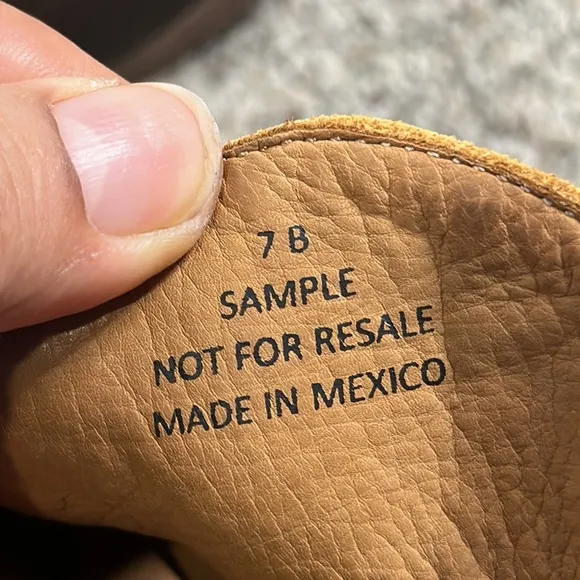ARIAT Tow 24  tan studs open two sandles size 7/8