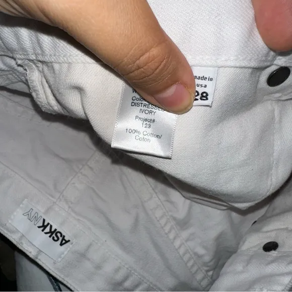 Askk NY Jax Short in Distressed Ivory sz 28 #II