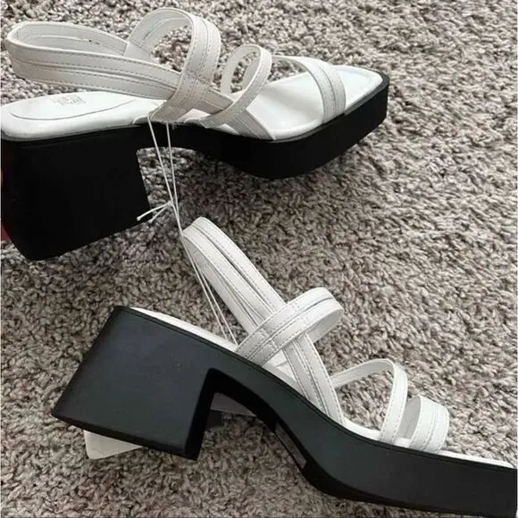 Asymmetrical band with sling back open toe sandals sz 9.5