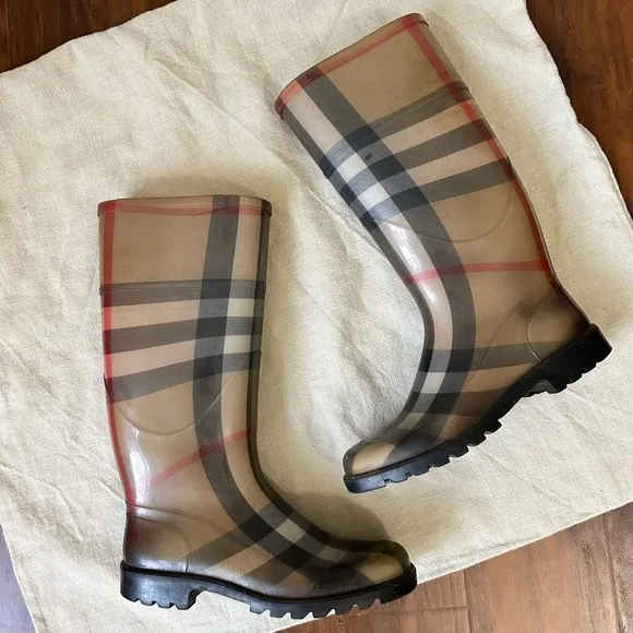 AUTHENTIC BURBERRY LONDON Mid-Calf Rain Boots in Signature Plaid