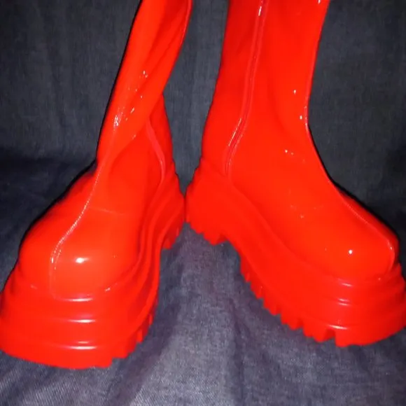 AZALEA WANG  &quot; WHO READY REDDY FOR IT ? &quot; RED PLATFORM BOOTIE  ( BRAND NEW !!)