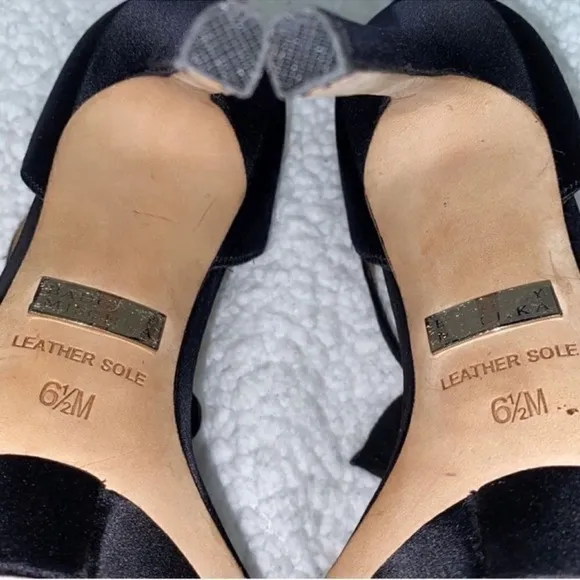 Badgley Mischka Black Heels(Size 6.5M)