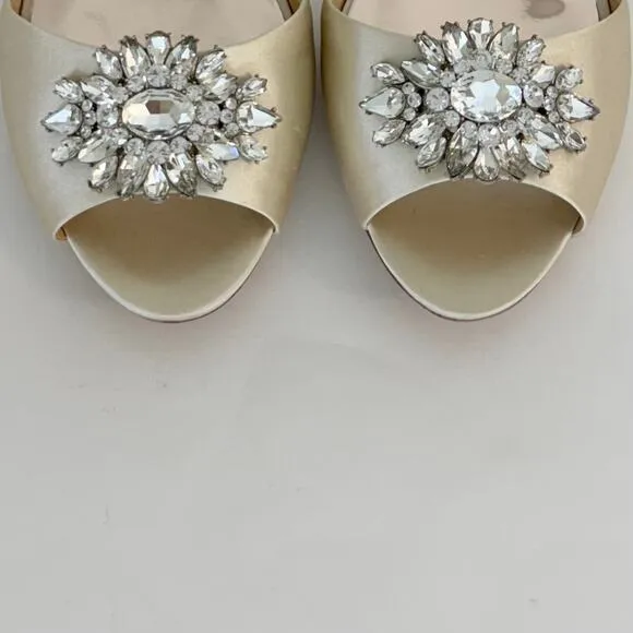 Badgley Mischka Crystal Kitten Heel Satin Ivory Shoes Sandals Embellishment 9.5