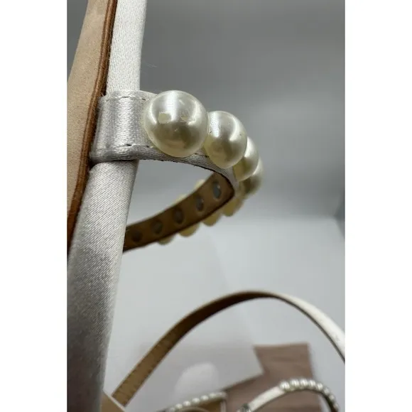 Badgley Mischka Feisty Heels SZ US 9 White Embellished Pearl Satin NIB Display