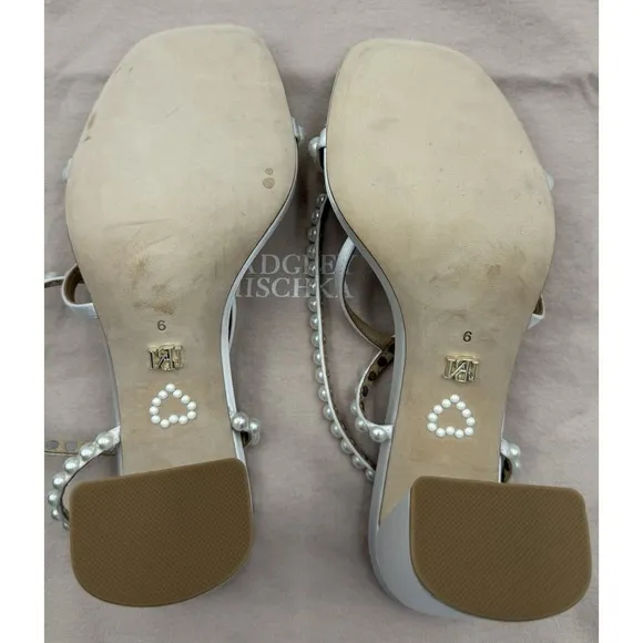 Badgley Mischka Feisty Heels SZ US 9 White Embellished Pearl Satin NIB Display