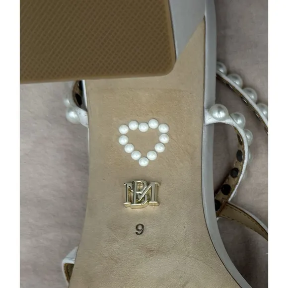 Badgley Mischka Feisty Heels SZ US 9 White Embellished Pearl Satin NIB Display