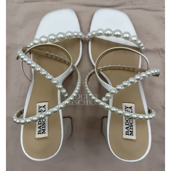 Badgley Mischka Feisty Heels SZ US 9 White Embellished Pearl Satin NIB Display
