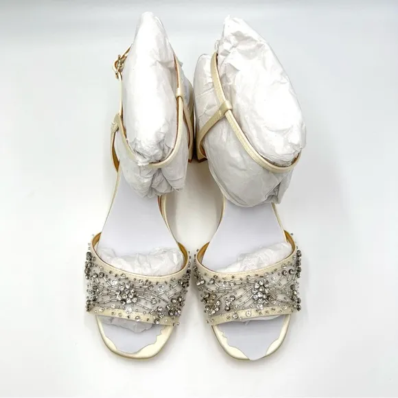 Badgley Mischka Womens Blaine Ivory Satin Jeweled Dress Sandals Heels Shoes 7