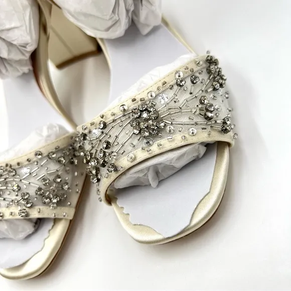 Badgley Mischka Womens Blaine Ivory Satin Jeweled Dress Sandals Heels Shoes 7
