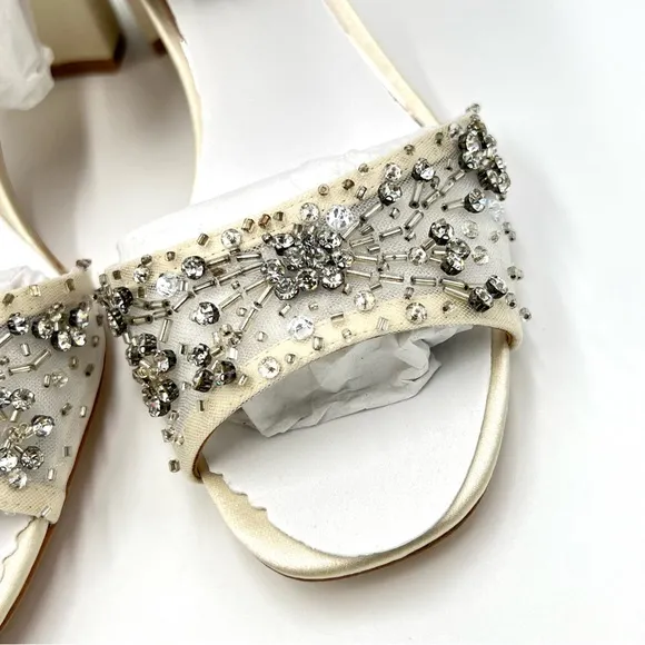 Badgley Mischka Womens Blaine Ivory Satin Jeweled Dress Sandals Heels Shoes 8