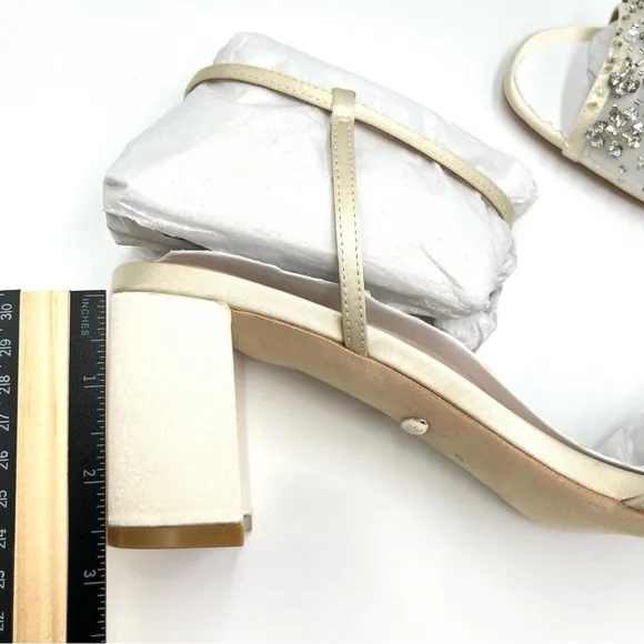 Badgley Mischka Womens Blaine Ivory Satin Jeweled Dress Sandals Heels Shoes 8