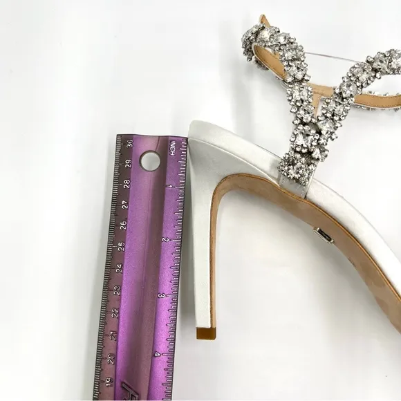 Badgley Mischka Womens Galia Soft White Satin Jeweled Dress Sandals Heels Shoes