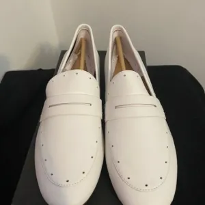 Banana Republic White Demi Penny loafers, size 10.5