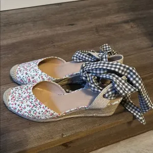 Bandolino floral Espadrille Wedges
