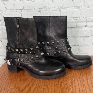 BCBG Leather Buckram Option HEELED LOW BOOTS w/studs &amp; buckles like new