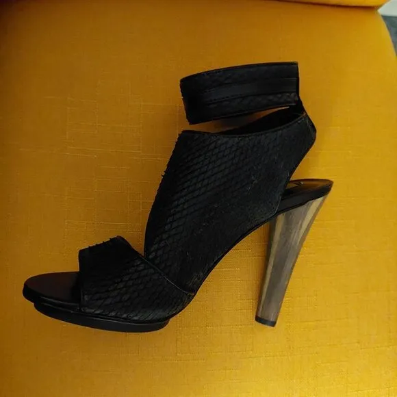 BCBGMAXAZRIA Black Snakeskin Print Open Toe High-heel Sandals Size 8 Retail $295