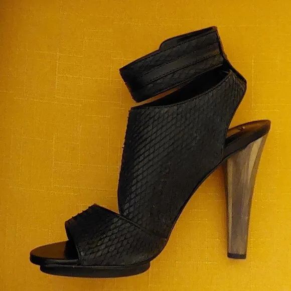 BCBGMAXAZRIA Black Snakeskin Print Open Toe High-heel Sandals Size 8 Retail $295
