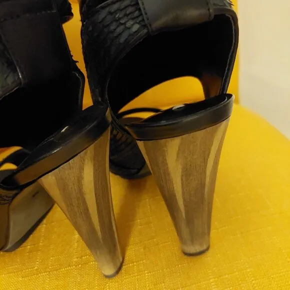 BCBGMAXAZRIA Black Snakeskin Print Open Toe High-heel Sandals Size 8 Retail $295