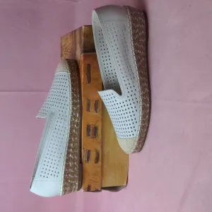 Bella Vita White Leather Channing Cap Toe Metallic Detail Espadrilles size 9 N