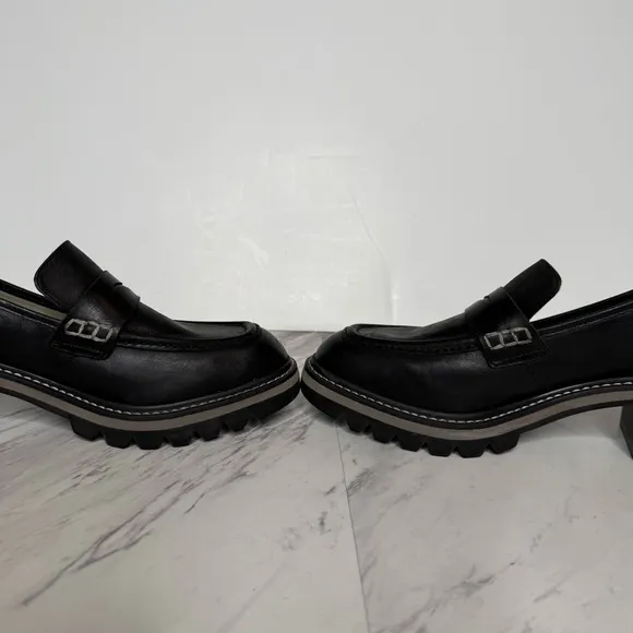 Bernardo Selma Black Leather Heeled Penny Loafer 8M