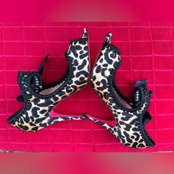 Betsey Johnson Calandra Leopard Print Ribbon Tie High Heel Sandals Size 8.5 NWOB